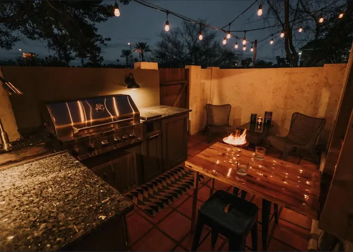 Apartment Renovated Private In The Heart Of Old Town Scottsdale, Pool & Hot Tub, Outdoor Bar & Kitchen, Walk To Shops & Bars Scottsdale