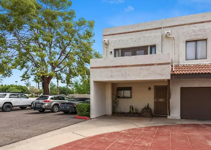Renovated Private In The Heart Of Old Town Scottsdale, Pool & Hot Tub, Outdoor Bar & Kitchen, Walk To Shops & Bars Apartment