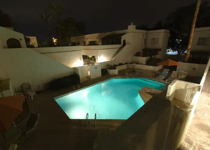Renovated Private In The Heart Of Old Town Scottsdale, Pool & Hot Tub, Outdoor Bar & Kitchen, Walk To Shops & Bars *