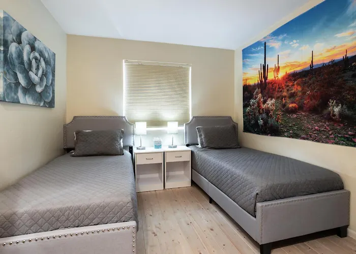 Apartment Renovated Private In The Heart Of Old Town Scottsdale, Pool & Hot Tub, Outdoor Bar & Kitchen, Walk To Shops & Bars *