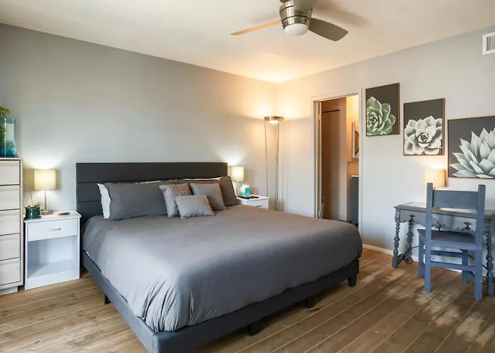 Renovated Private In The Heart Of Old Town Scottsdale, Pool & Hot Tub, Outdoor Bar & Kitchen, Walk To Shops & Bars