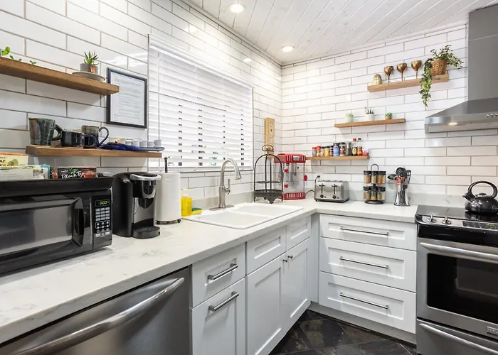 Renovated Private In The Heart Of Old Town Scottsdale, Pool & Hot Tub, Outdoor Bar & Kitchen, Walk To Shops & Bars
