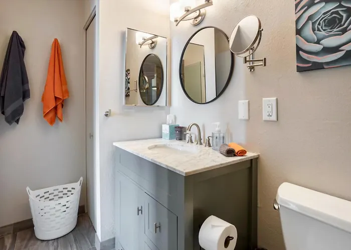 Renovated Private In The Heart Of Old Town Scottsdale, Pool & Hot Tub, Outdoor Bar & Kitchen, Walk To Shops & Bars Scottsdale