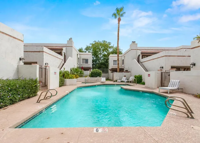 Apartment Renovated Private In The Heart Of Old Town Scottsdale, Pool & Hot Tub, Outdoor Bar & Kitchen, Walk To Shops & Bars Scottsdale