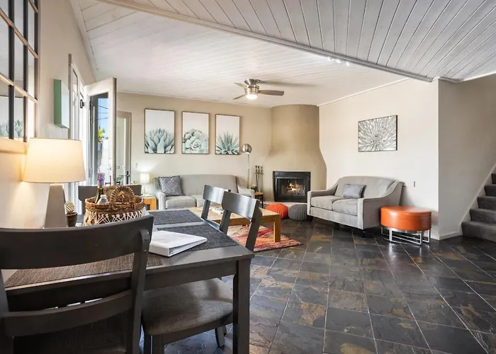 Apartment Renovated Private In The Heart Of Old Town Scottsdale, Pool & Hot Tub, Outdoor Bar & Kitchen, Walk To Shops & Bars