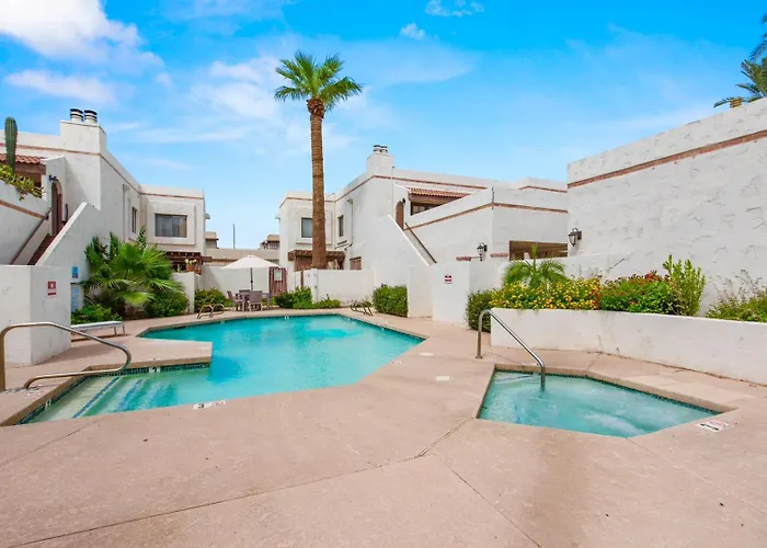 Renovated Private In The Heart Of Old Town Scottsdale, Pool & Hot Tub, Outdoor Bar & Kitchen, Walk To Shops & Bars *