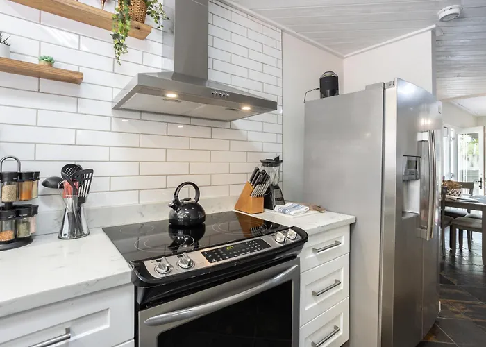 Renovated Private In The Heart Of Old Town Scottsdale, Pool & Hot Tub, Outdoor Bar & Kitchen, Walk To Shops & Bars Apartment *