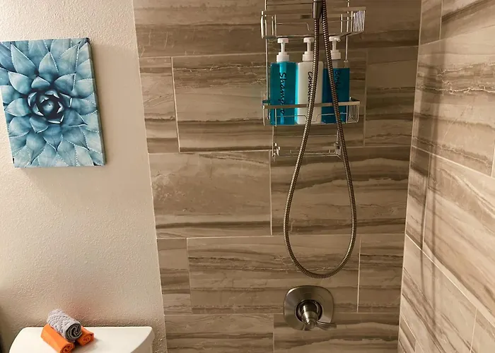 Apartment Renovated Private In The Heart Of Old Town Scottsdale, Pool & Hot Tub, Outdoor Bar & Kitchen, Walk To Shops & Bars